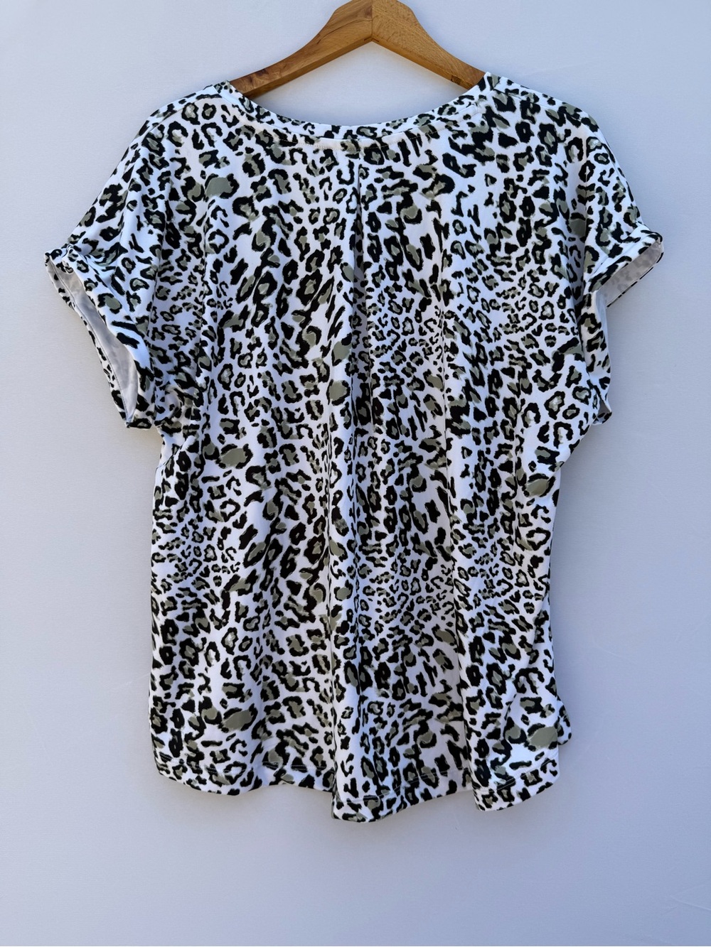 Versona Leopard Print Top, Cheetah V-Neck Tee, XL, NWT - Picture 2 of 6